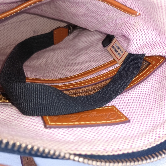 Dooney and Bourke Dillen letter carrier - Picture 3 of 10